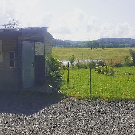 Logement Insolite Au Coeur De L'Auvergne Rochefort-Montagne Exteriér fotografie